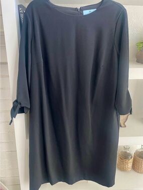 Women’s Black Tie-Sleeve Midi Dress